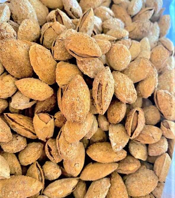 Geroosterde en gezouten amandelen met de schil