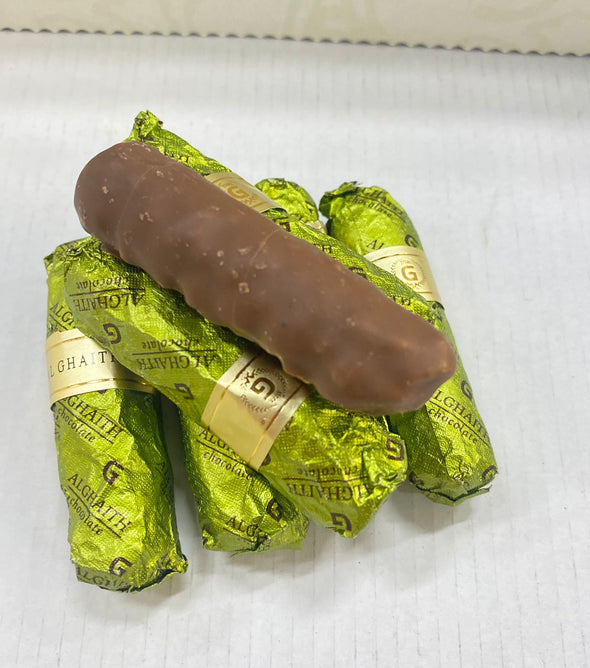 Chocolate gevuld met koekjes, cacao crème en pistachio