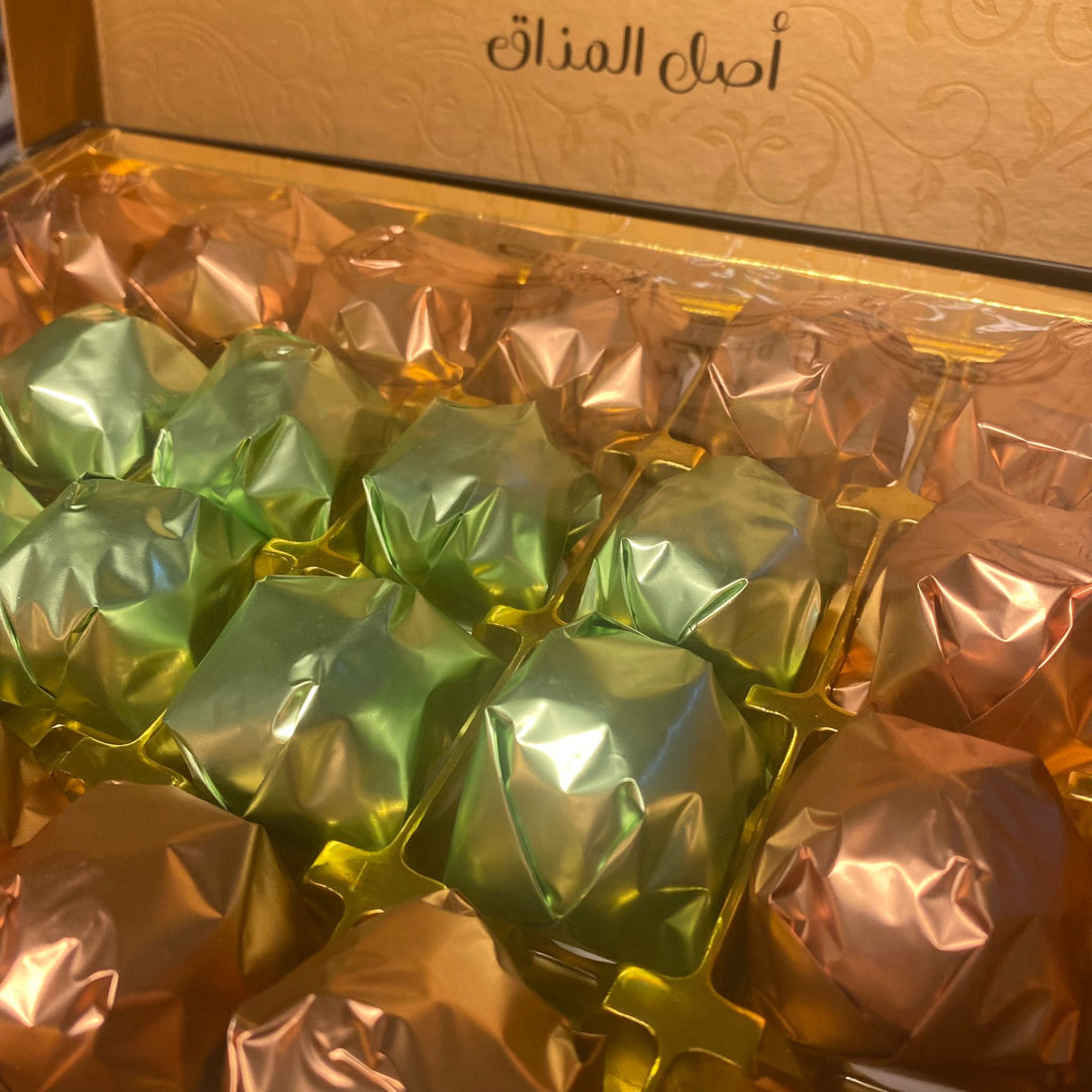 Chocolate gevuld met pistachio pasta en hazelnoot pasta (Cadeau doos) 700 gram