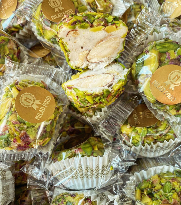 Man en Salwa ball met Pistachio