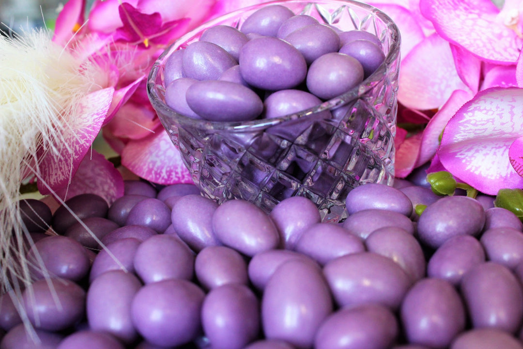 Chocolate-covered almonds Purper